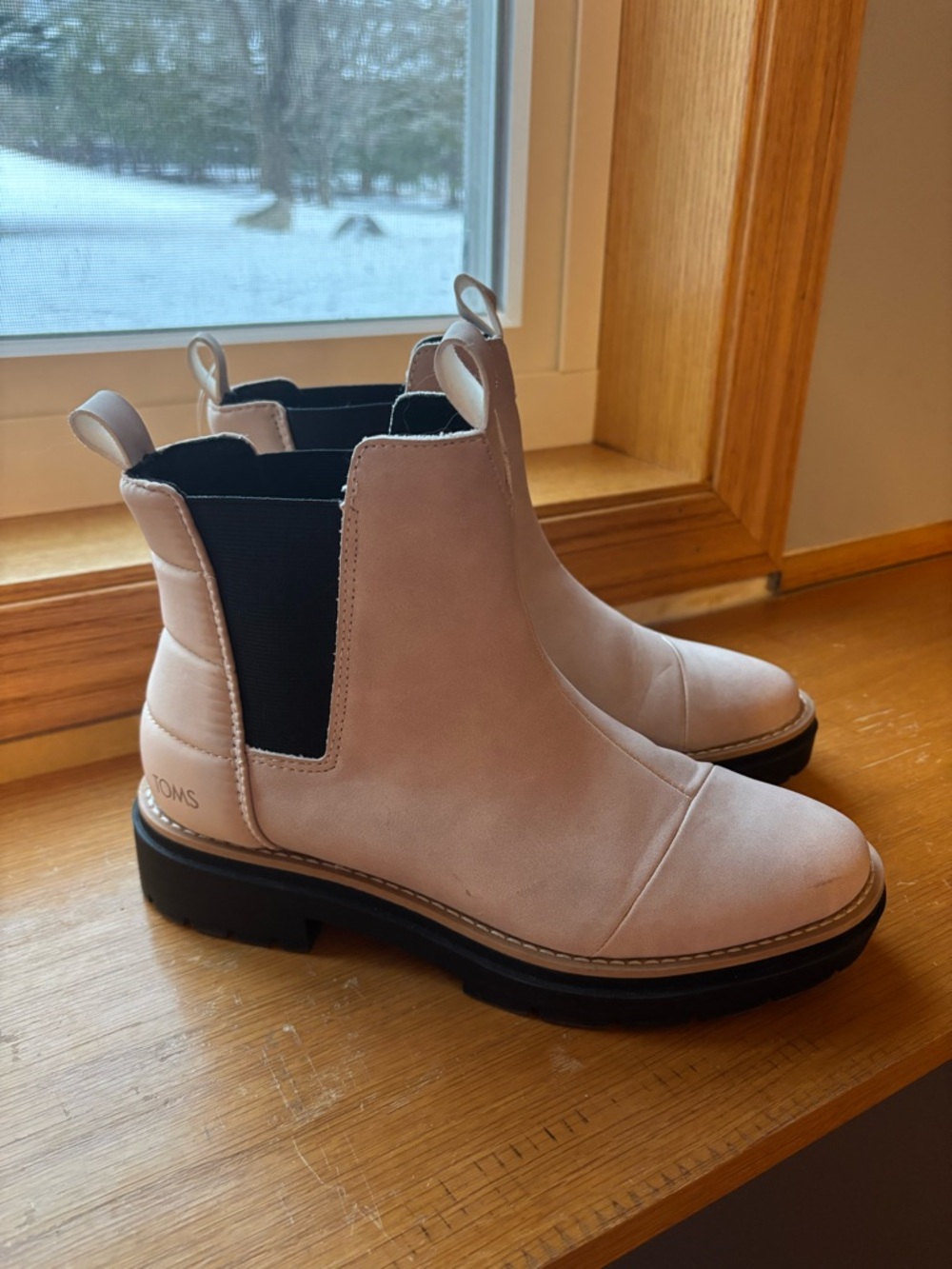 TOMS Skylar Chelsea Lugged Sole Chelsea Ankle Boots